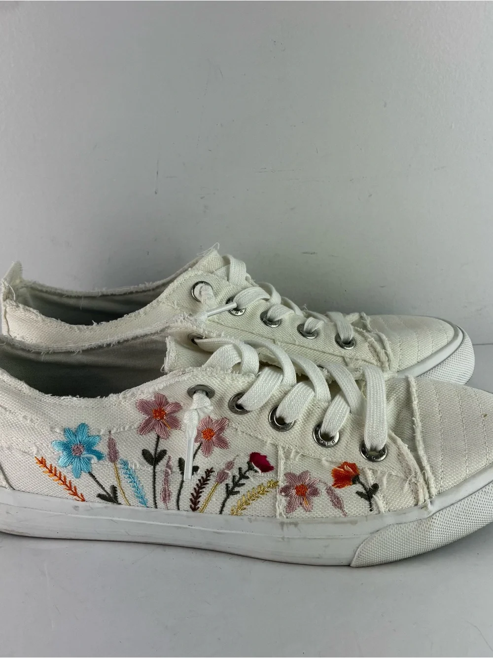 Blowfish Malibu Embroidered Canvas Lace Sneakers
